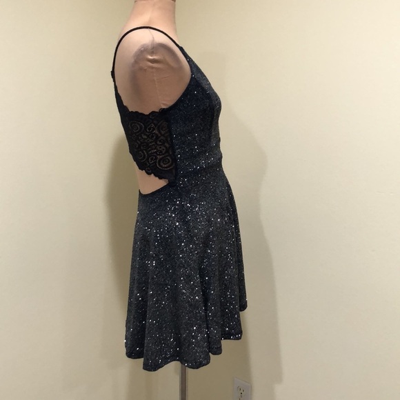 Windsor Dress Size Medium Navy Blue Glitter Lace Cut Out Back - Picture 4 of 10